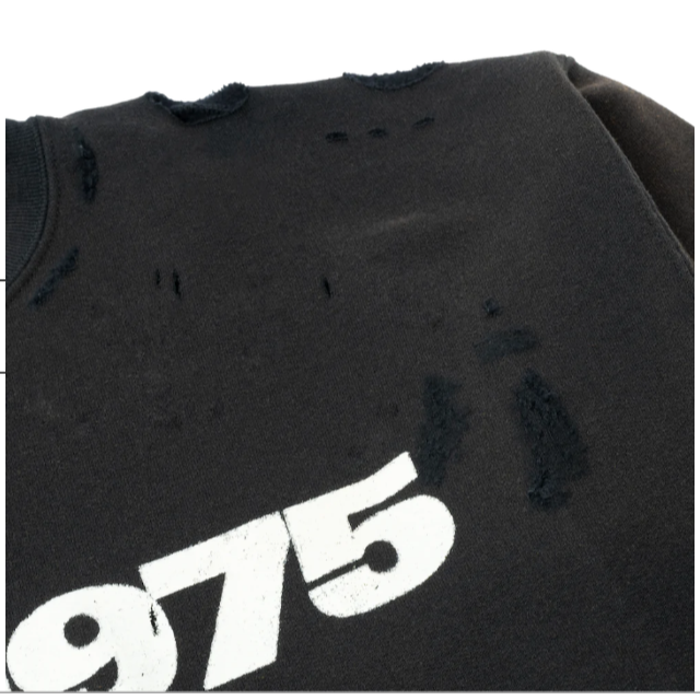 【 Black 2X 】The 1975 Distressed Crewneck エンタメ/ホビーのタレントグッズ(アイドルグッズ)の商品写真