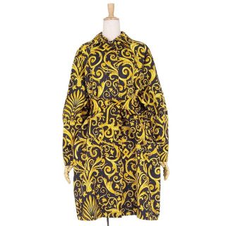 ジャンニヴェルサーチ(Gianni Versace)の美品 Vintage ジャンニヴェルサーチ GIANNI VERSACE コート ベルト付き ロングコート 総柄 シルク100％ アウター レディース イタリア製 44(XL相当) ゴールド/ブラック(その他)