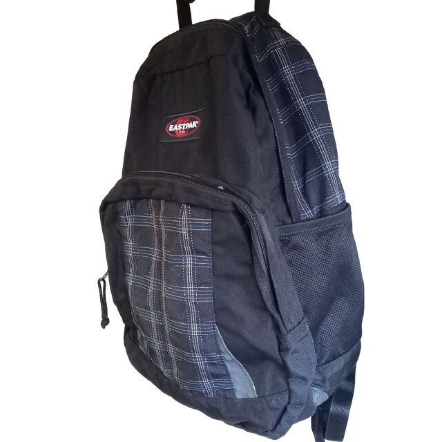 EASTPAK(イーストパック)のEASTPAK イーストパック ブラック チェック PCリュック メンズのバッグ(バッグパック/リュック)の商品写真