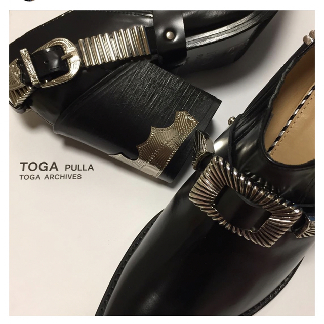 トーガプルラ TOGA PULLA  メタルバックルブーツ