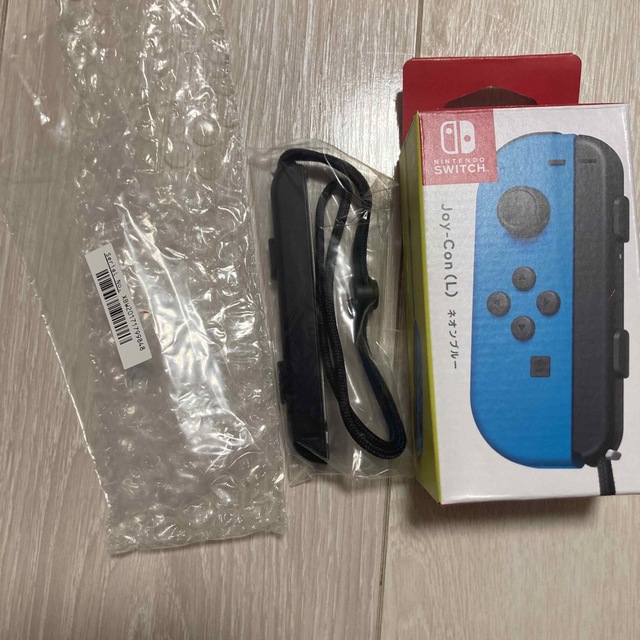 Nintendo Switch(ニンテンドースイッチ)のswitch Joy-Con コントローラー　左のみ【ジャンク品】 エンタメ/ホビーのゲームソフト/ゲーム機本体(その他)の商品写真