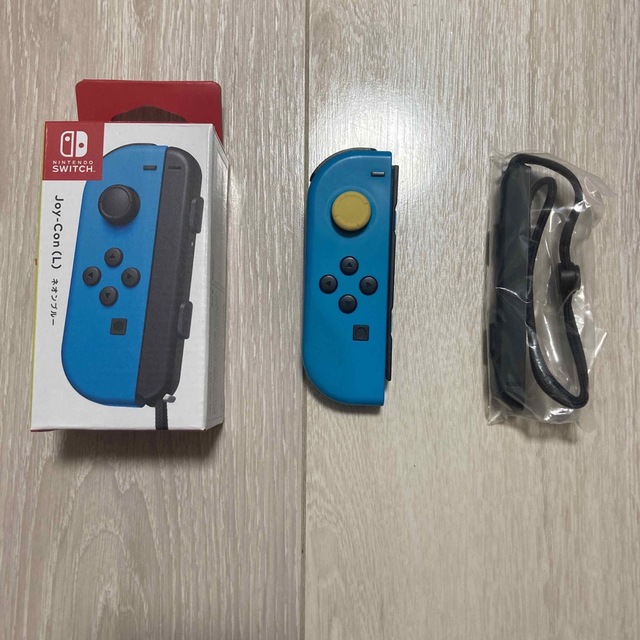 Nintendo Switch(ニンテンドースイッチ)のswitch Joy-Con コントローラー　左のみ【ジャンク品】 エンタメ/ホビーのゲームソフト/ゲーム機本体(その他)の商品写真