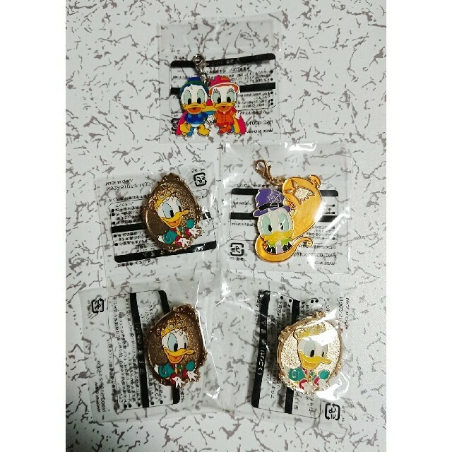 Disney - ディズニー ピンバッジ チャームの通販 by 's shop ... ディズニー ピンバッジ&チャーム