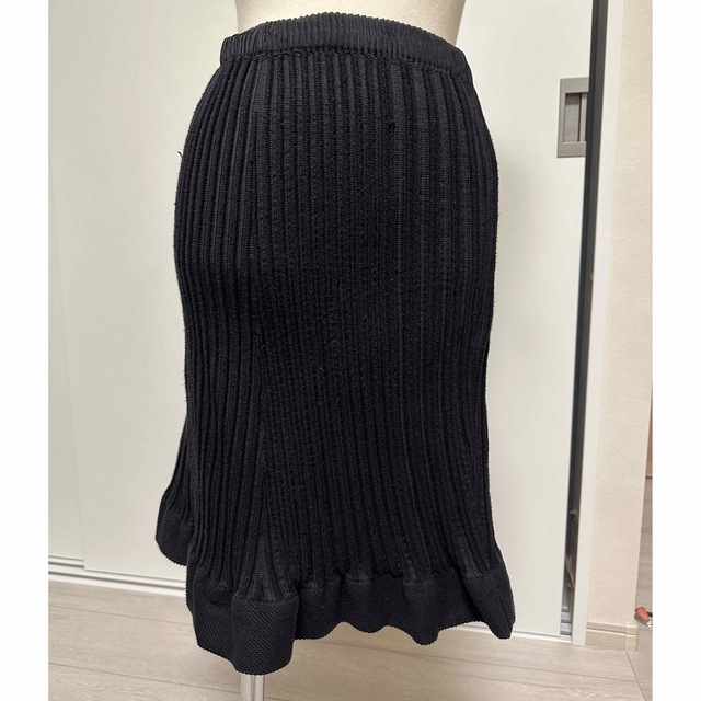 ISSEY MIYAKE(イッセイミヤケ)のイッセイミヤケ　マーメイドニットスカート美品（1043） レディースのスカート(ひざ丈スカート)の商品写真