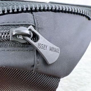 ISSEY MIYAKE イッセイミヤケ ウエストポーチ ボディーバッグ