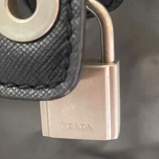 PRADA - 【PRADA プラダ】ロゴプレート ボストンバッグ 鍵・ネーム