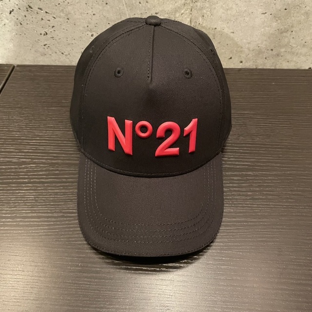 N°21 ヌメロヴェントゥーノ キャップ ブラック www.metka-egn.com