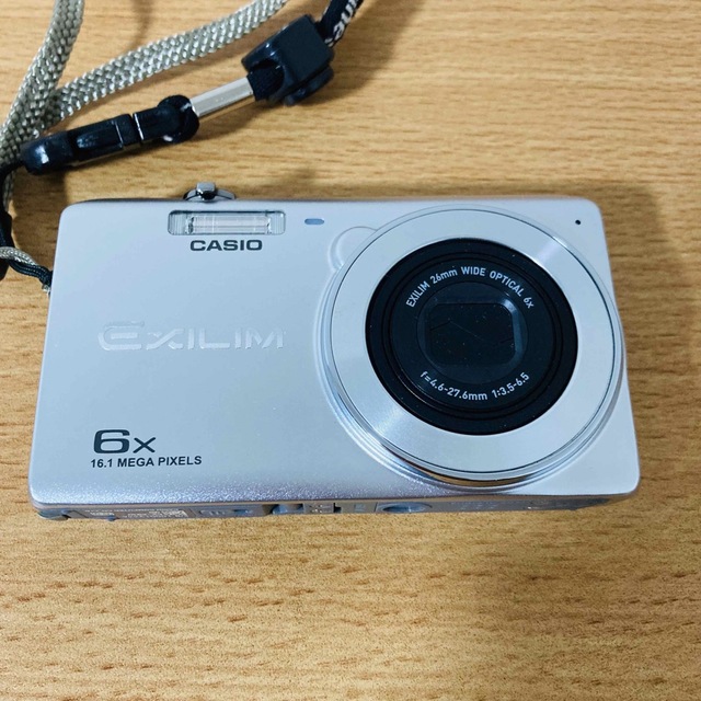CASIO EXILIM EX-ZS28WE 新品！
