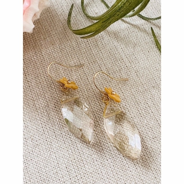 ZARA(ザラ)のフラワーピアス♡アレルギー対応ステンレスピアス♡イヤリング交換無料♡一点もの ハンドメイドのアクセサリー(ピアス)の商品写真