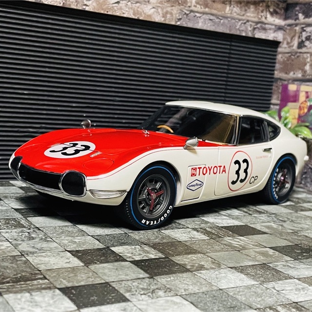 1/18 AUTOart シェルビーレーシング トヨタ 2000GT SCCAミニカー