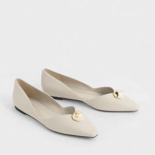 チャールズアンドキース(Charles and Keith)のエンベリッシュド ドルセイバレリーナフラット(バレエシューズ)