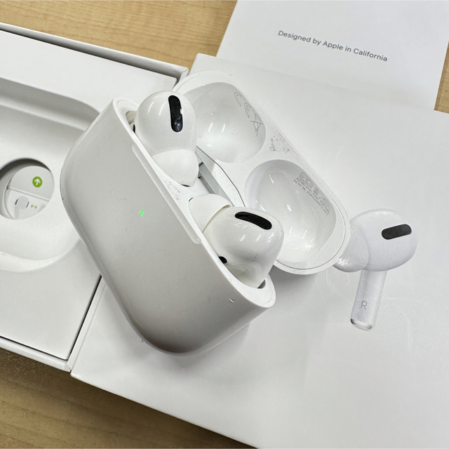 Apple(アップル)のApple AirPods Pro  MWP22J/A 付属品完備 エアーポッズ スマホ/家電/カメラのオーディオ機器(ヘッドフォン/イヤフォン)の商品写真