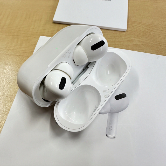 Apple(アップル)のApple AirPods Pro  MWP22J/A 付属品完備 エアーポッズ スマホ/家電/カメラのオーディオ機器(ヘッドフォン/イヤフォン)の商品写真