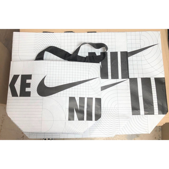 NIKE(ナイキ)の新品未使用　NIKE ナイキ ショッピングバッグ S M Lの3点セット！ レディースのバッグ(その他)の商品写真