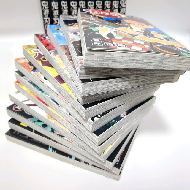 鬼滅の刃　 全巻セット　1-23巻　美品　※20巻特装版（ポスターカード16種類 エンタメ/ホビーの漫画(全巻セット)の商品写真