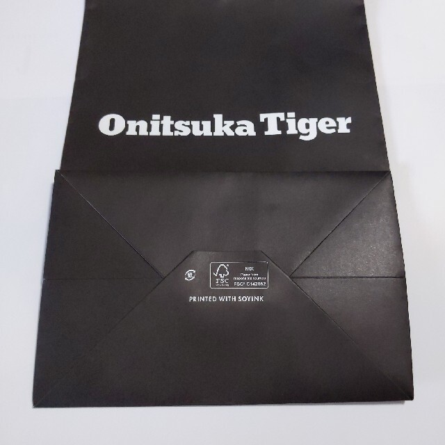 Onitsuka Tiger(オニツカタイガー)のOnitsukaTiger オニツカタイガー　バッグ　紙袋　ショッパー レディースのバッグ(ショップ袋)の商品写真