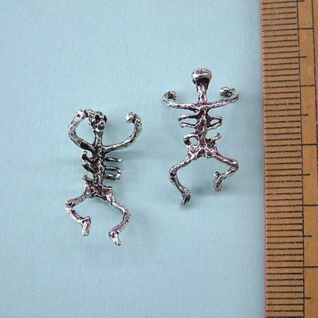 ☆ イヤーカフ シルバー ガイコツ ドクロ SILVER クリップアクセサリー