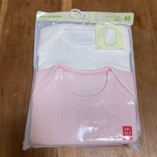 ユニクロ(UNIQLO)の【新品未使用】ユニクロベビー　クルーネックボディ　長袖　2P 白　ピンク　80(肌着/下着)