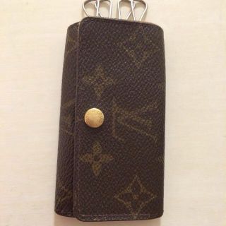 ルイヴィトン(LOUIS VUITTON)のLOUIS VUITTONキーケース(キーホルダー)
