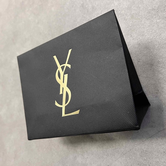 Yves Saint Laurent(イヴサンローラン)のROUGE VOLUPTE CANDY GLAZE No.3  コスメ/美容のベースメイク/化粧品(口紅)の商品写真