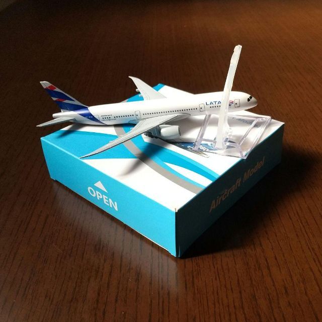 ラタム航空 B787 飛行機模型 16cm チリ