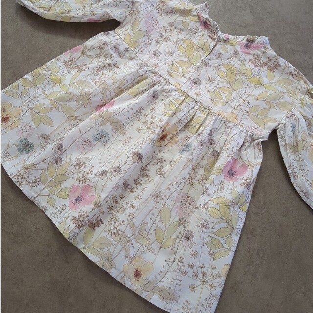 90　リバティ　イルマ　花柄　チュニック　100　ハンドメイド キッズ/ベビー/マタニティのキッズ服女の子用(90cm~)(Tシャツ/カットソー)の商品写真