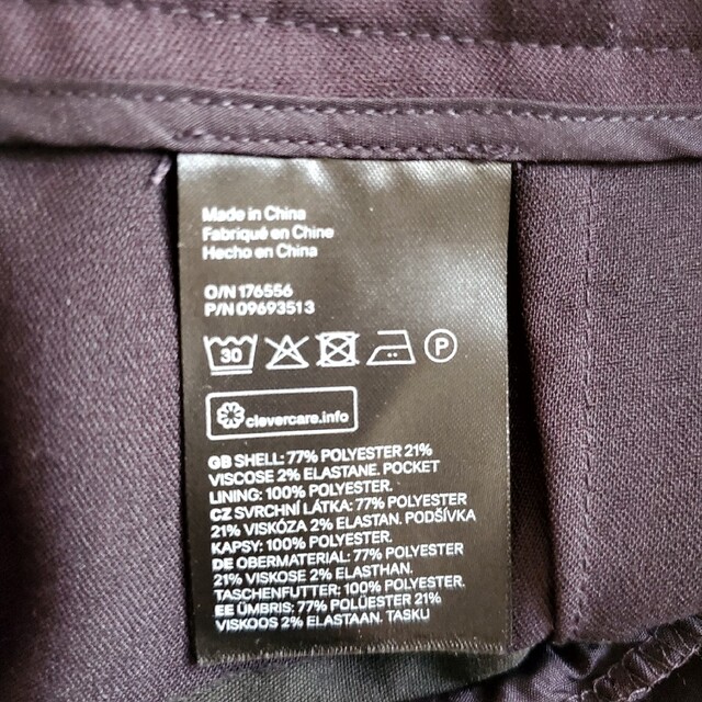 H&H(エイチアンドエイチ)のH&M　38サイズM　黒に近い濃紺のデザインパンツ レディースのパンツ(クロップドパンツ)の商品写真