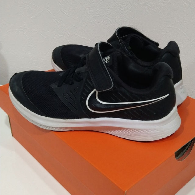 NIKE(ナイキ)のナイキ NIKE　スターランナー2　18cm　キッズ　スニーカー キッズ/ベビー/マタニティのキッズ靴/シューズ(15cm~)(スニーカー)の商品写真