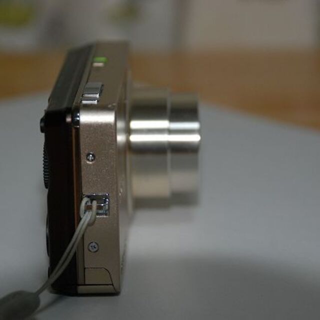 ソニー製の小型デジカメです。Cyber-shot 　DSC-WX1 6