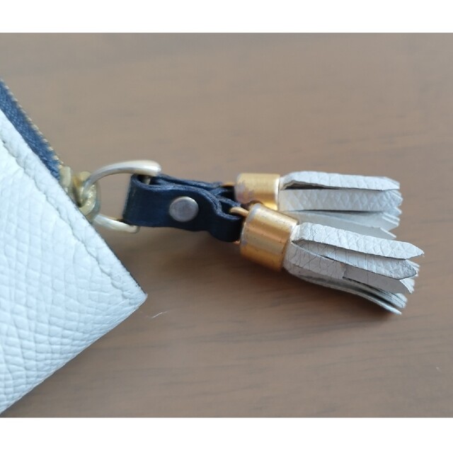 Epoi(エポイ)のEpoi shiki ラウンドファスナー二つ折り財布　こおり レディースのファッション小物(財布)の商品写真