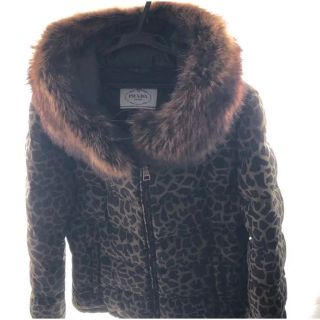 プラダ(PRADA)の【中古】PRADA 迷彩？ヒョウ？ダウンジャケット　レディース　サイズ44(ダウンジャケット)