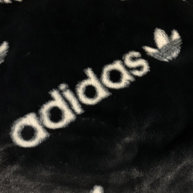 【Lサイズ】フェイクファージャケット・adidas