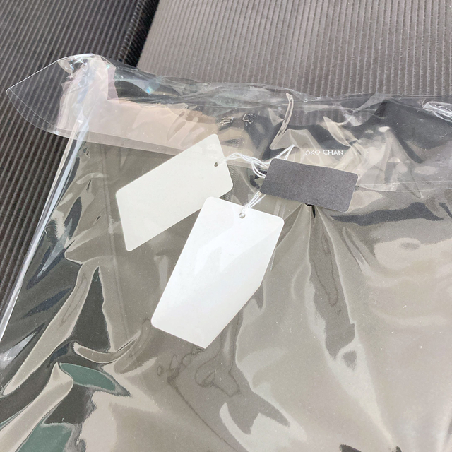 新品 未使用 タグ付き yokochan Vネック ヘムスカラップ ワンピース 新品 未使用 タグ付き yokochan Vネック ヘムスカラップ ワンピース
