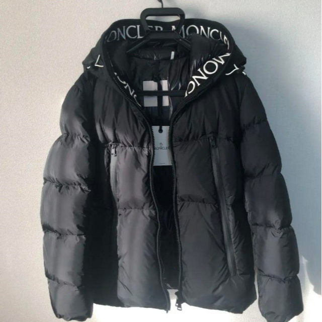 希少　MONCLERモンクレール　MONTCLARモンクラー