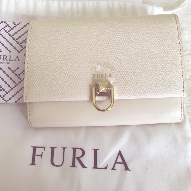 Furla(フルラ)の【新品未使用・送料込】FURLA二つ折り財布 レディースのファッション小物(財布)の商品写真