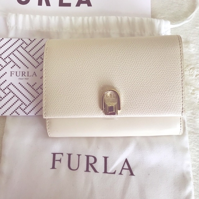 ファッション小物【新品未使用・送料込】FURLA二つ折り財布