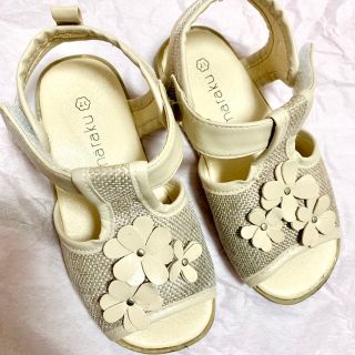 ママラク　mamaraku フラワーサンダル　お花モチーフ付きサンダル　17㎝(サンダル)