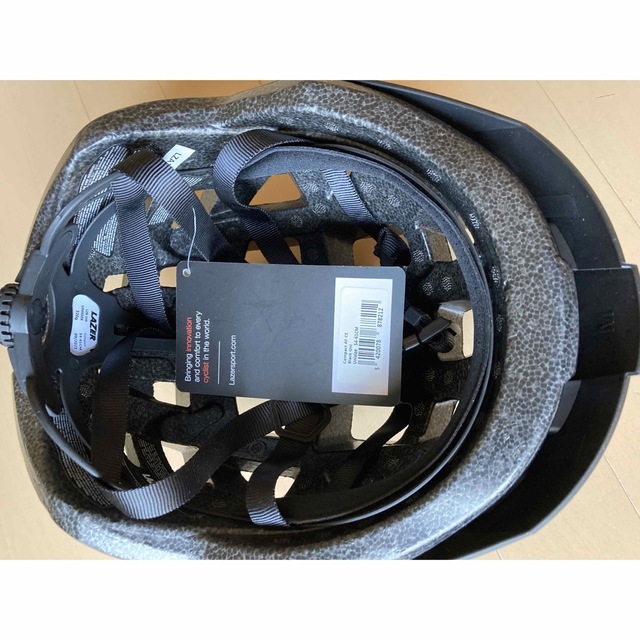 LAZER(レイザー)の⭐︎再値下げ⭐︎LAZER ヘルメット黒　Compact AF フリーサイズ 自動車/バイクのバイク(ヘルメット/シールド)の商品写真
