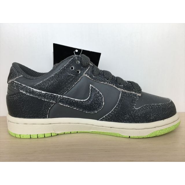 NIKE(ナイキ)のナイキ ダンクLOW SE PS 靴 ジュニア 17,5cm 新品 (1490) キッズ/ベビー/マタニティのキッズ靴/シューズ(15cm~)(スニーカー)の商品写真