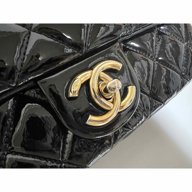 CHANEL - CHANEL マトラッセ チェーンショルダーバッグ エナメル CHANEL - CHANEL マトラッセ チェーンショルダーバッグ エナメル