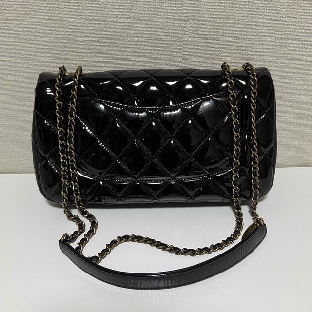 CHANEL マトラッセ チェーンショルダーバッグ エナメル レザー 21番