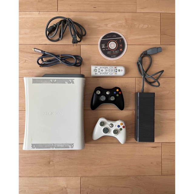 Xbox360(エックスボックス360)のxbox360 60GB 本体　コントローラー2個　追加あり エンタメ/ホビーのゲームソフト/ゲーム機本体(家庭用ゲーム機本体)の商品写真