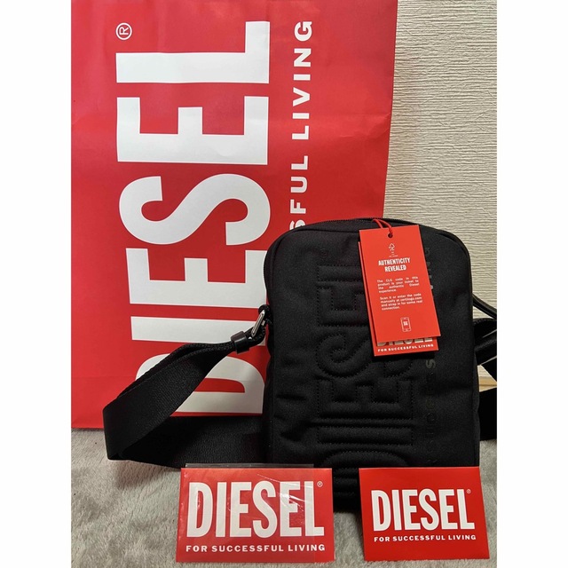 DIESEL(ディーゼル)のLes Shoper Bsc Crossbody メンズのバッグ(ボディーバッグ)の商品写真