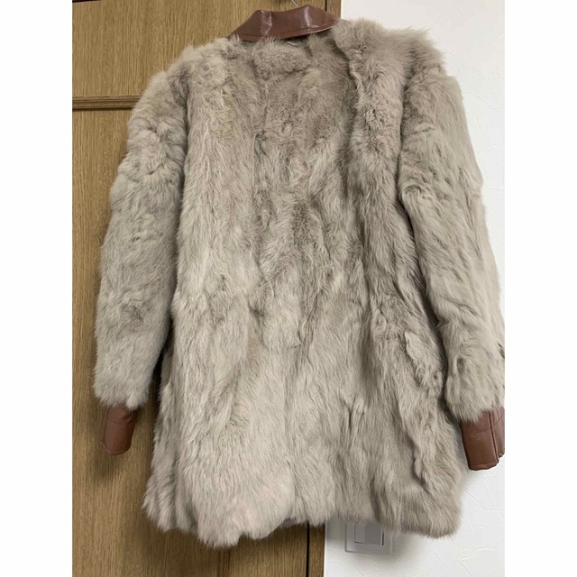 whoo-aa 毛皮　コート レディースのジャケット/アウター(毛皮/ファーコート)の商品写真