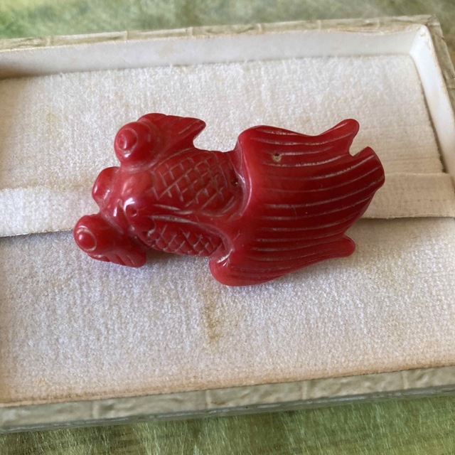 赤珊瑚 金魚彫刻 ブローチ(R35567) | lookforchina.com