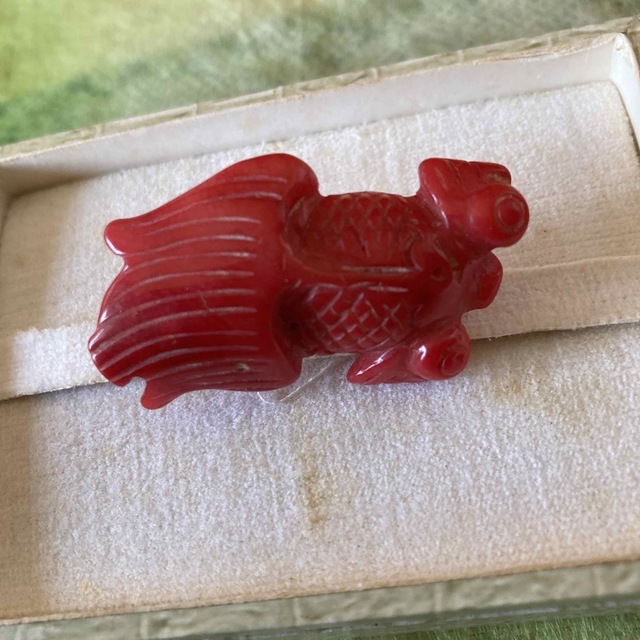赤珊瑚 金魚彫刻 ブローチ(R35567) | lookforchina.com