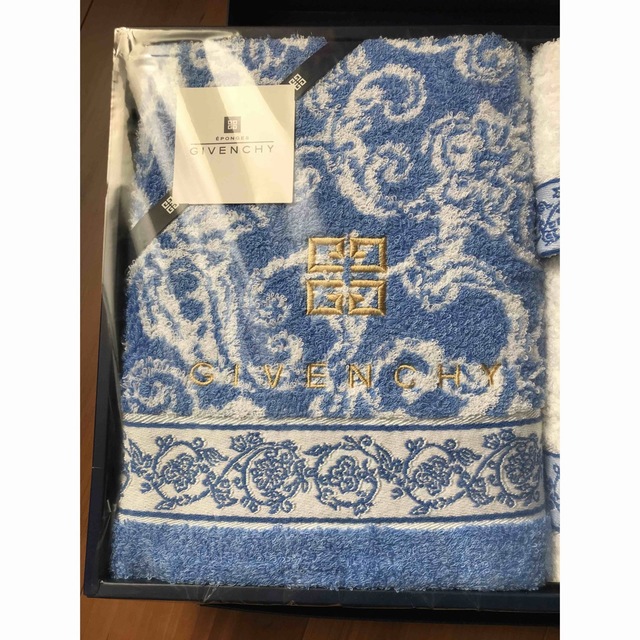 GIVENCHY(ジバンシィ)の新品　ジバンシィタオルセット　GIVENCHY インテリア/住まい/日用品の日用品/生活雑貨/旅行(タオル/バス用品)の商品写真