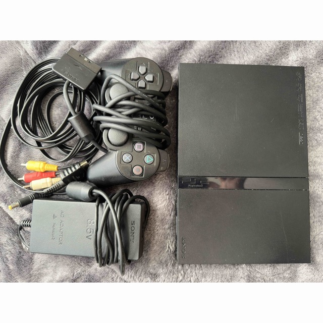 PlayStation2(プレイステーション2)のPlayStation 2 (SCPH-70000)  エンタメ/ホビーのゲームソフト/ゲーム機本体(家庭用ゲーム機本体)の商品写真