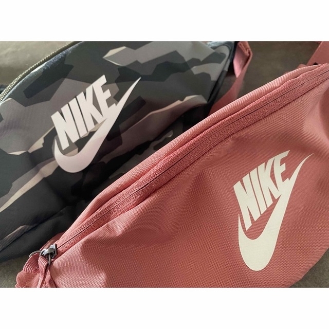 NIKE(ナイキ)のNIKE ウェストポーチ　ボディバッグ レディースのバッグ(ボディバッグ/ウエストポーチ)の商品写真