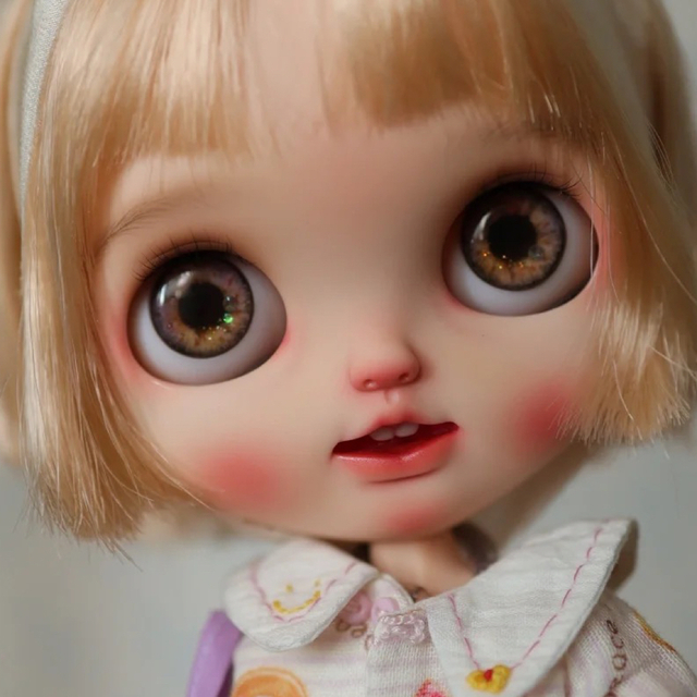 カスタムブライス 海外作家様 かわいい 幼い 悪戯っ子 笑顔 ☆日本の